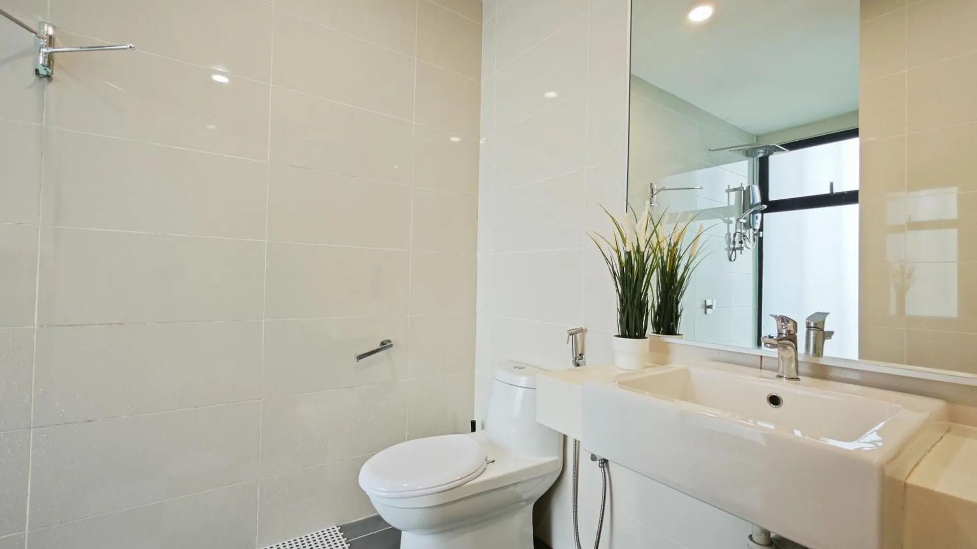 2Br Wifi, Mid Valley, Mosaic Southkey, 5-7 Pax, 7 Mins To Ciq Johor Bahru